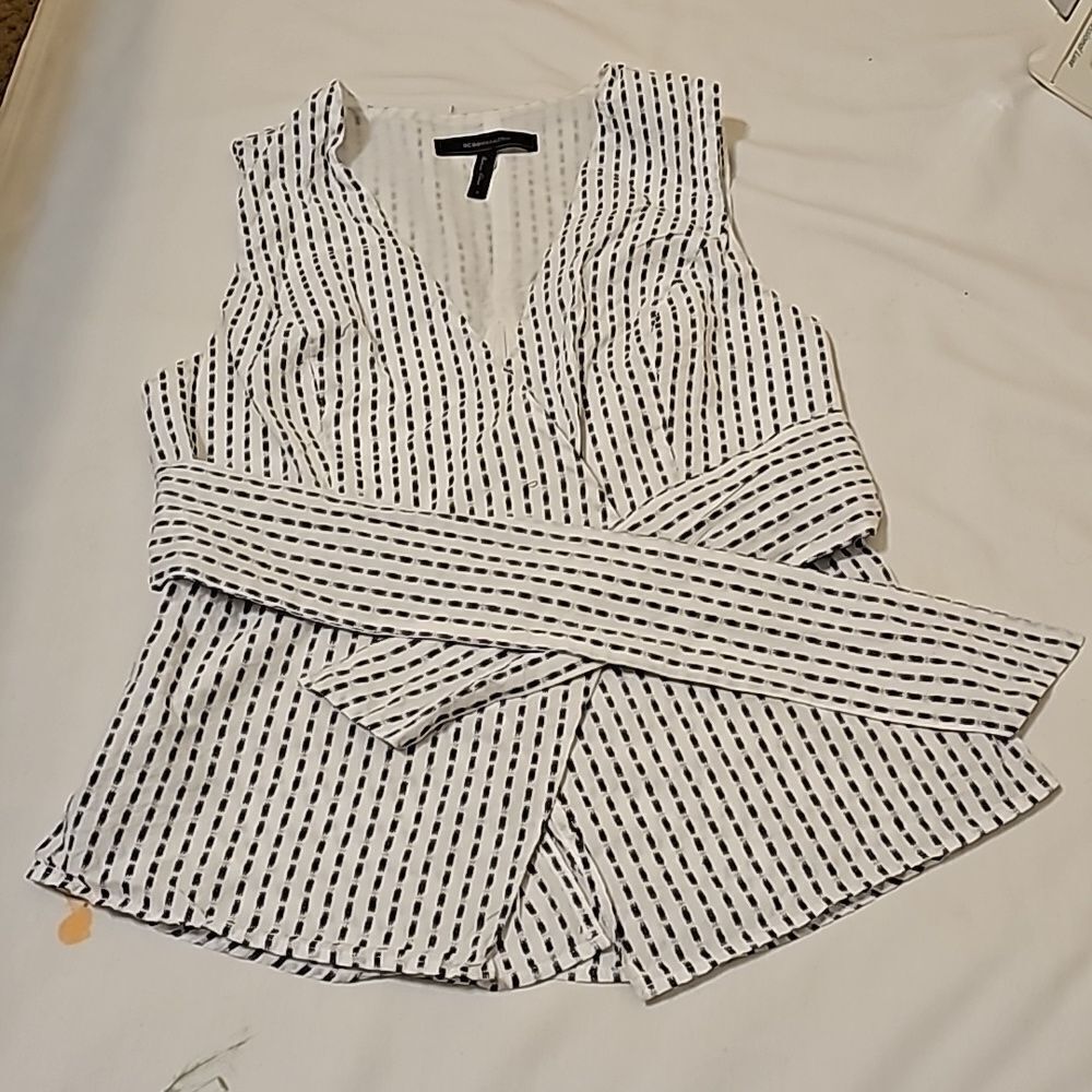 BCBG front tie top small.